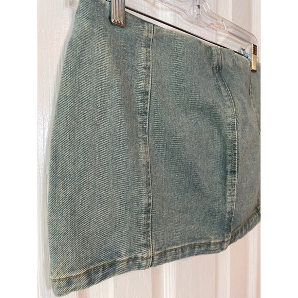 New PRETTYLITTLETHING Petite Vintage Bleach Wash Denim Micro Mini Skirt Size 4 - Picture 5 of 10